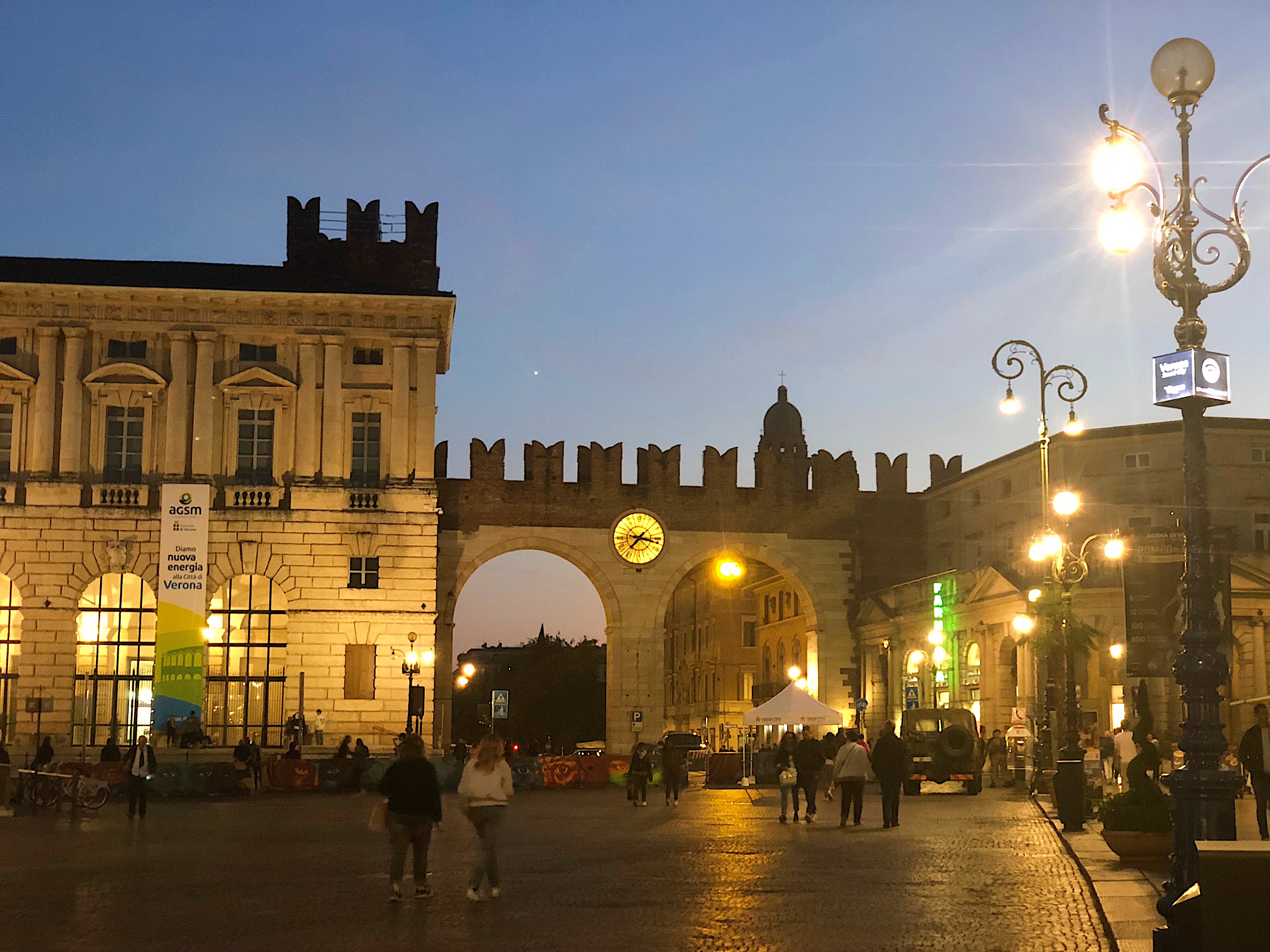 Uma visita à Arena de Verona na Piazza Bra - Panorama de Viagem